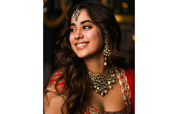 জাহ্নবীর এমন হাসি ভক্তদের মন কেড়ে নেয়। ছবি: ইনস্টাগ্রাম