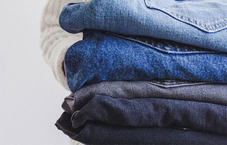 কানাডার আলবের্তা বিশ্ববিদ্যালয়ের গবেষকরা আরও জানান, ডেনিম কাপড়ের কারণে সাধারণ কিছু ত্বকের সমস্যা ছাড়া অন্য কোনো ধরনের জীবাণু এতে বেশি পরিমাণে বাড়তে পারে না। তবে প্যান্টটি একেবারেই নোংরা হয়ে গেলে সেক্ষেত্রে ধুতে পারেন। তাও অন্তত ১০ বার পরার পর ডেনিমের প্যান্ট ধোয়া উচিত। ছবি: সংগৃহীত