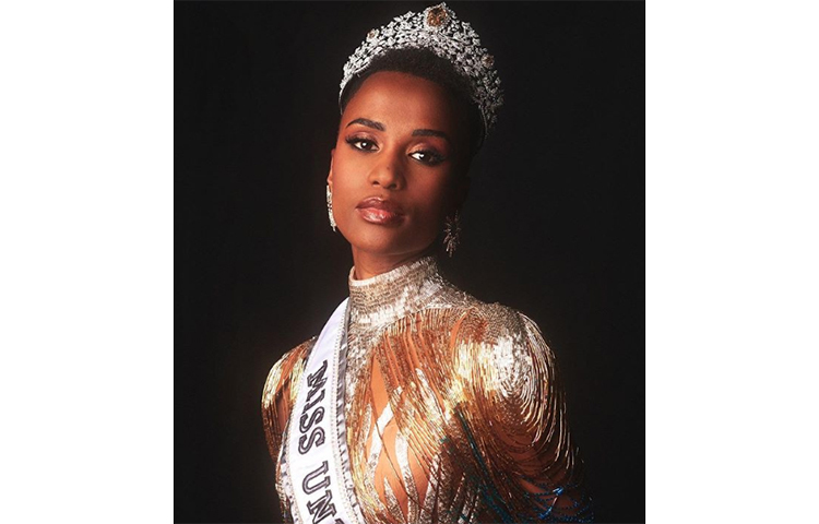 তুনজিকে রোববার (৮ ডিসেম্বর) তার মাথায় সেরার মুকুট পরিয়ে দেন মিস ইউনিভার্স ২০১৮ ক্যাটরিওনা গ্রে।