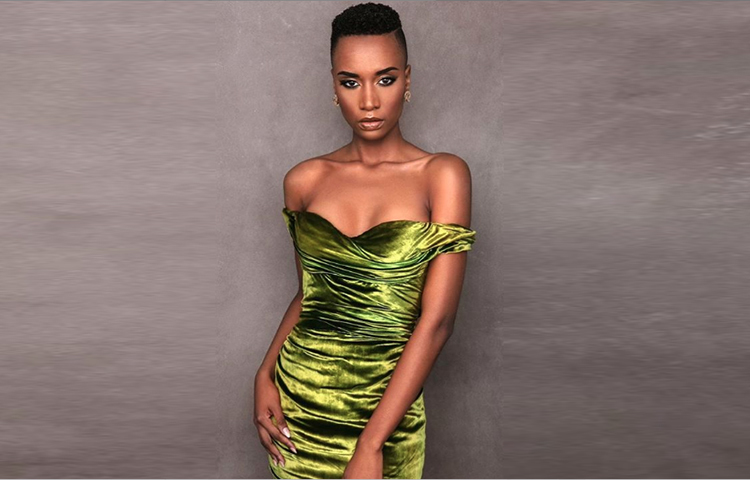 জোজিবিনি তুনজি সামাজিক যোগাযোগ মাধ্যমে ব্যাপক সক্রিয়।