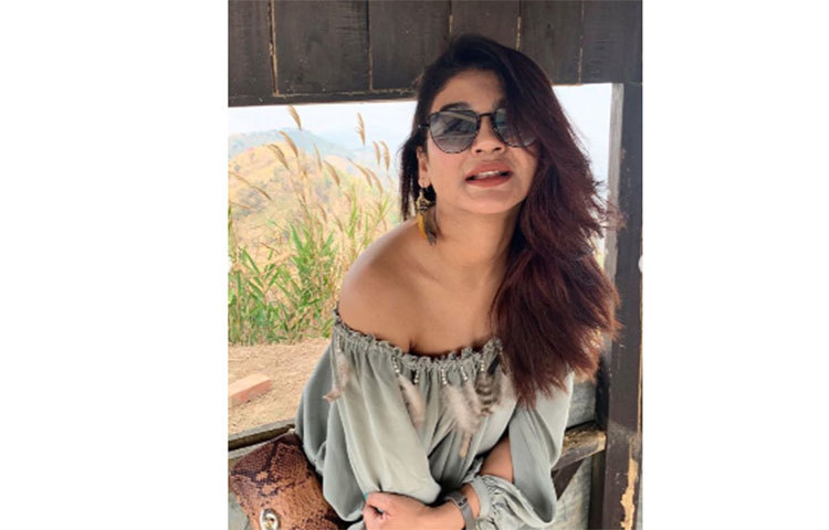 হাসি-খুশি জয়া।