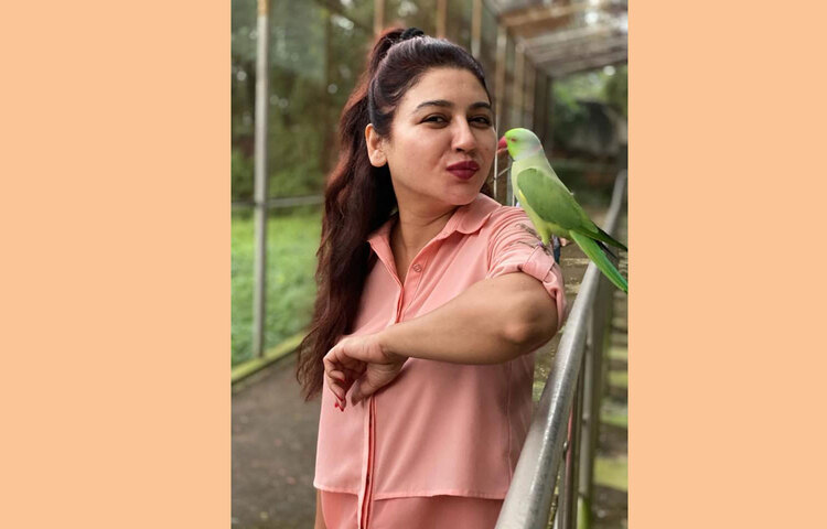 জয়া এই ছবি পোস্ট করার পর তার ভক্তরা বিভিন্ন রকমের মজার মন্তব্য করেন।