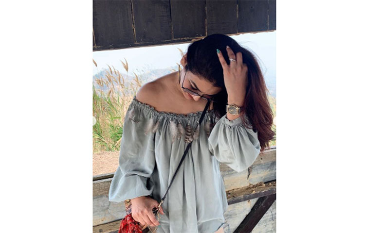 খোলা চুলে জয়া আহসান।