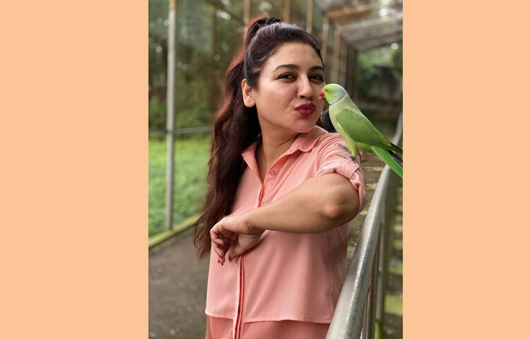 জয়ার এই ছবি দেখে একজন মন্তব্য করেছেন, ‘এই পিকটা সেভ করে রাখলাম’।
