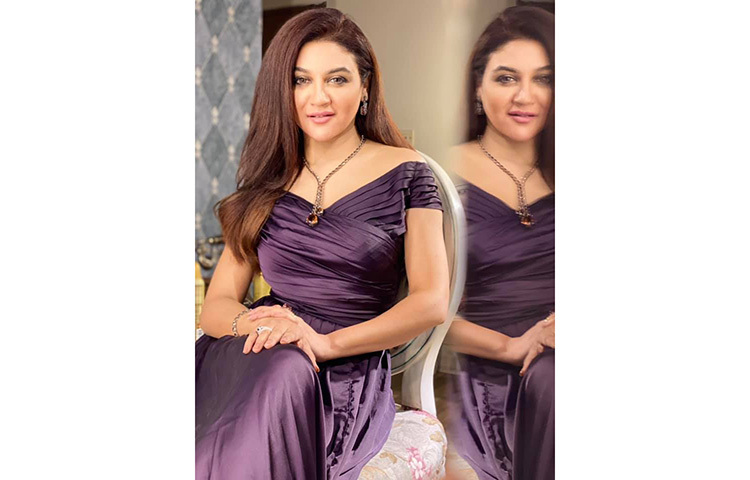 জয়ার এ ছবি দেখে কেউ কেউ আবার বিরূপ মন্তব্যও করেছেন। ছবি: ফেসবুক