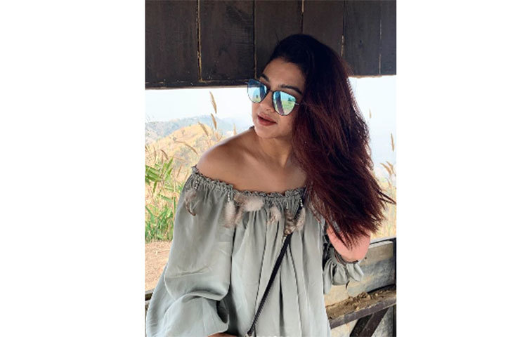 এই সময়ে প্রফুল্ল মনে থাকেন জয়া।