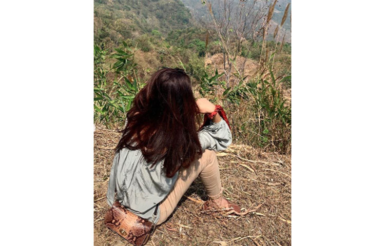 প্রকৃতিতে হারিয়েছেন জয়া।