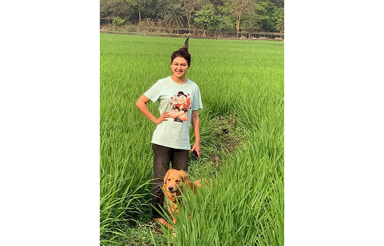 বিশ্ব ধরিত্রী দিবস উপলক্ষে জয়া আহসান প্রকৃতির কাছে গিয়ে এমন নজরকাড়া ছবি প্রকাশ করেছেন। ছবি: ফেসবুক