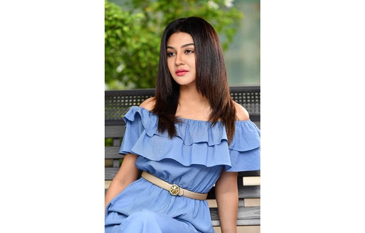 জয়ার নতুন এই সাজের ছবি ফেসবুকে পোস্ট করার সাথে সাথে অসংখ্য মন্তব্য পড়েছে। ছবি: ফেসবুক