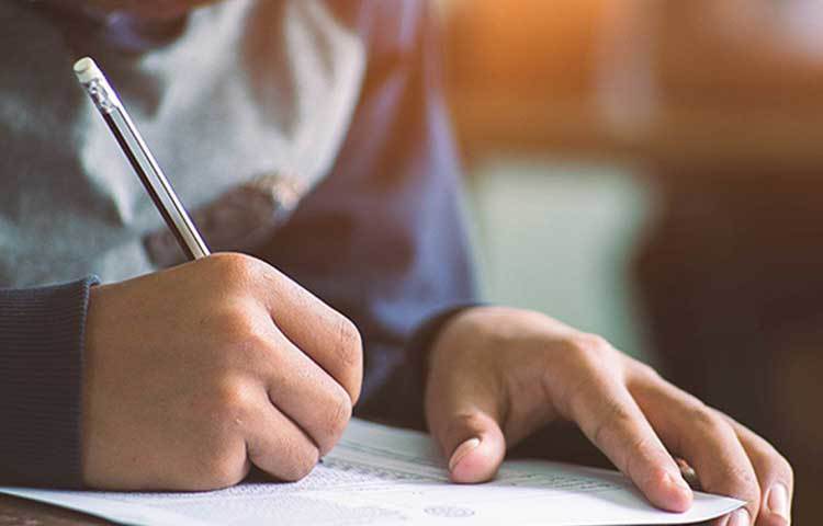 খবরটা দেখেই আর বসে থাকতে পারেনি সে। সব কাজ ফেলে দৌড়ে বাড়ি গিয়ে প্রতিযোগিতার জন্য ফর্ম ফিলআপ করে।