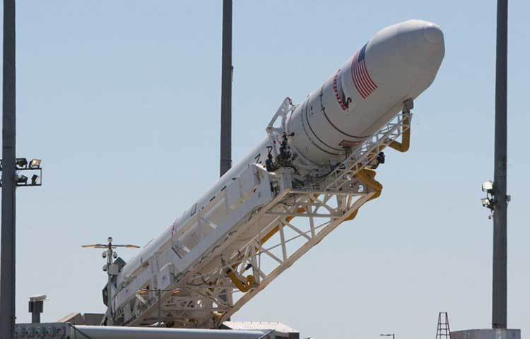 মানসিক রোগী মা আর ভাইয়ের দেখভালের ভার এখন সবটাই সামলাতে হয় তাকে। তার উপর যত্ন করে এগিয়ে নিয়ে চলেছেন নিজের পড়াশোনাটাও।