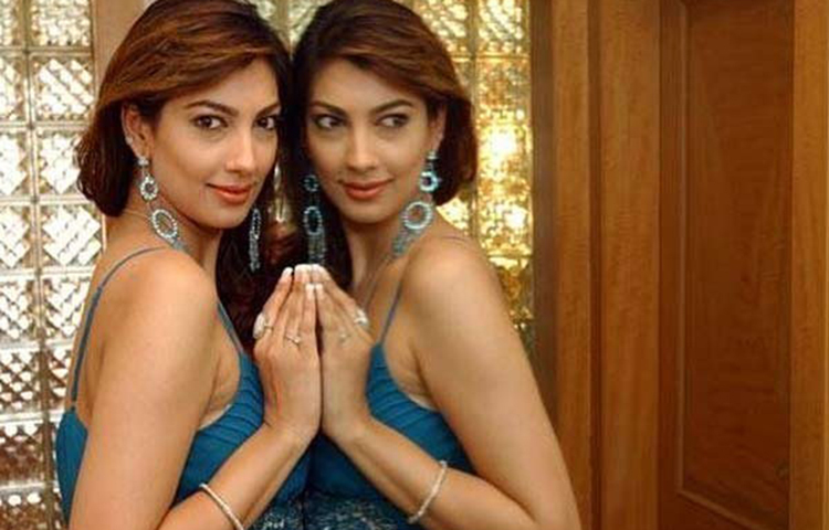 হিন্দি, তামিল ও ভোজপুরী ছবিতে যুক্তা মুখী অভিনয় করেছেন।