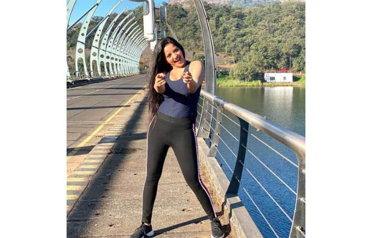 আনন্দে মেতেছেন মোনালিসা।