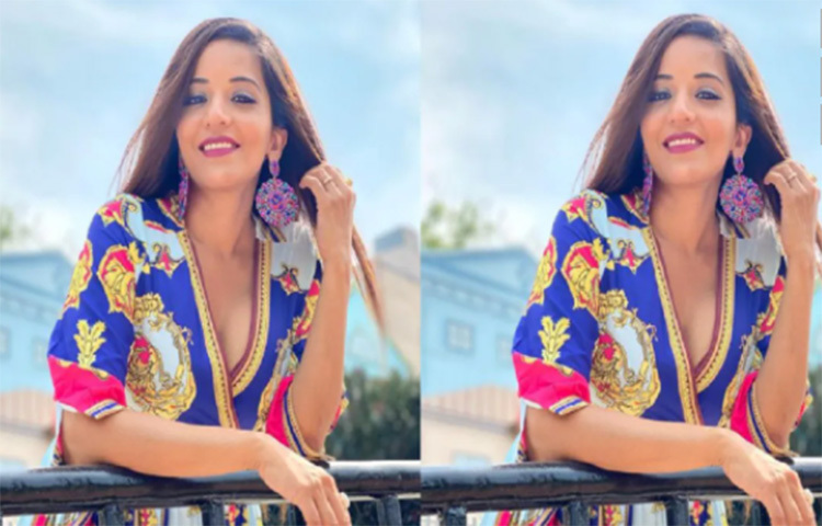 ঝুমা বউদির এই ছবি প্রকাশের সাথে সাথেই তা ভাইরাল হয়ে যায়। ছবি: সংগৃহীত