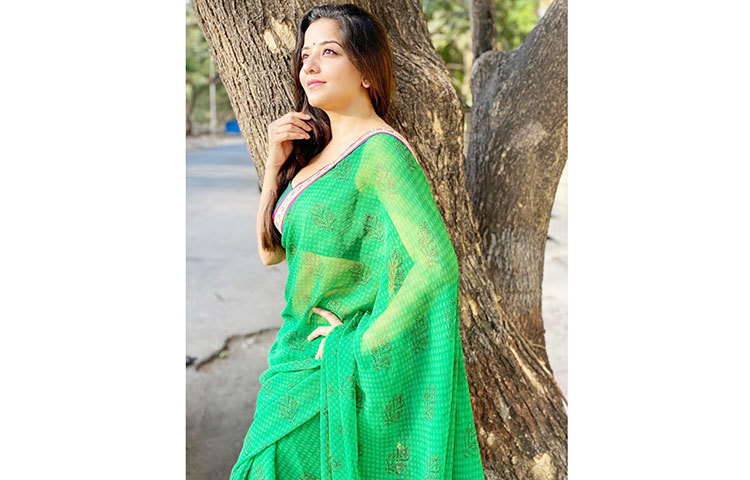 আবারও সামাজিক যোগাযোগ মাধ্যমে ঝড় তুললেন মোনালিসা।