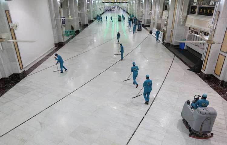 কানো তাওয়াফকারী যাতে কাবা শরিফের রোকনগুলো হাত দ্বারা স্পর্শ কিংবা চুম্বন করতে না পারে সে জন্য দুই স্তরের দেয়াল দেয়ার মাধ্যমে নিরাপত্তা ব্যবস্থা জোরদার করা হয়েছে।