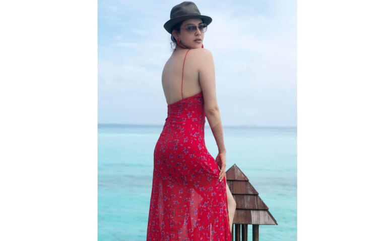 প্রসঙ্গত, কাজল আগারওয়ালের বিয়ের ঠিক পরপরই ছিল করওয়া চৌথ। ৪ নভেম্বর স্বামী গৌতমের সঙ্গে মিলে করওয়া চৌথের ব্রতও পালন করেন তিনি।