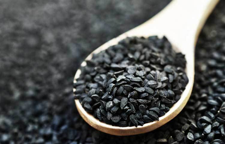 অনেকেরই ঠান্ডা লেগে মাথা যন্ত্রণা বা মাথা ঝিমঝিম করতে থাকে। ঘরোয়া উপায়ে তা কাটাতে হলে একটা কাপড়ের পুঁটুলিতে কালো জিরে বেঁধে তা রোদে শুকোতে দিন। এর পর তা নাকের কাছে ধরলে বুকে, মাথায় জমে থাকা শ্লেষ্মা সহজেই বেরিয়ে যায়, মাথা ধরাও ছেড়ে যায়।