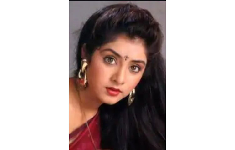 নিতু কাপুরের সঙ্গে বিয়ের পর অর্ধক বয়সী দিব্যা ভারতীর সঙ্গেও এক সময় ঋষি কাপুর সম্পর্কে জড়িয়ে পড়েন বলে শোনা যায়।