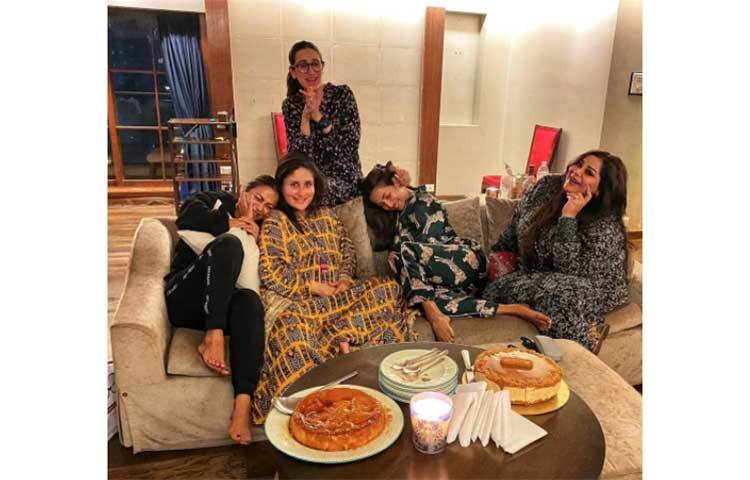 হলুদ ছাপা কাফতানে সবার সঙ্গে মজা করছেন কারিনা। সঙ্গে আছেন বোন কারিশমা কাপুর। ছবি: ইনস্টাগ্রাম