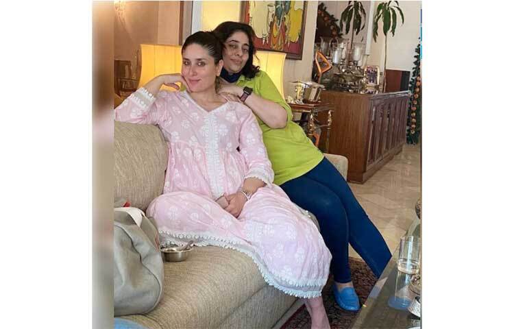 চিকনকারী জামায় বেশ মানিয়েছে কারিনাকে। ছবি: ইনস্টাগ্রাম