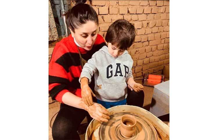 লাল ও কালো সোয়াটারে নিজেকে প্রকাশ করেছে কারিনা কাপুর। ছবি: ইনস্টাগ্রাম