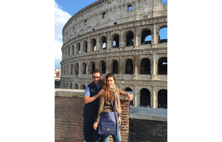 ছুটি কাটানোর ছবি শেয়ার করেন কারিনা।