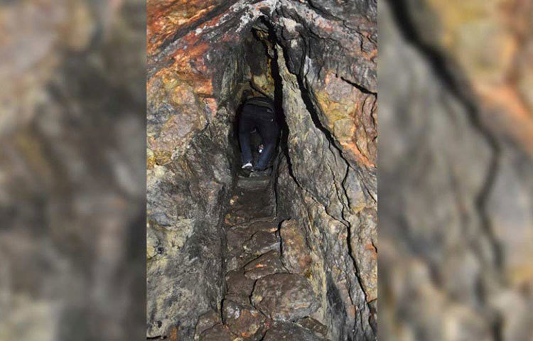 দ্বিতীয় গুহাপথটি সবথেকে প্রশস্ত। এই পথে প্রবেশ করার পরে ৫০ মিটার দূরত্ব অবধি উতরাইয়ে নামতে হয়। তারপর এগিয়ে যাওয়ার পথ বন্ধ। ভূগোলবিদদের মতে, ধস নেমে বা ভূমিক্ষয়ের ফলে এই পথ বন্ধ হয়ে গিয়েছে চিরতরে।