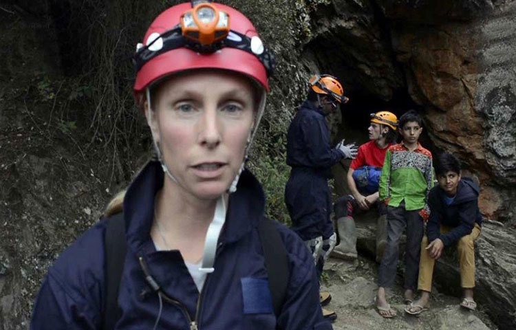 অভিযাত্রীদের ধারণা, প্রথম ও দ্বিতীয় গুহাপথ হয়ত সুদূর অতীতে একসঙ্গে ছিল। কিন্তু আজ দু’টি-ই বন্ধ। এক দিকে ঢুকলে অন্য দিকে পৌঁছনোর কোনো উপায় নেই। ফলে আবার ফিরে আসতে হবে প্রবেশপথের গুহামুখেই।