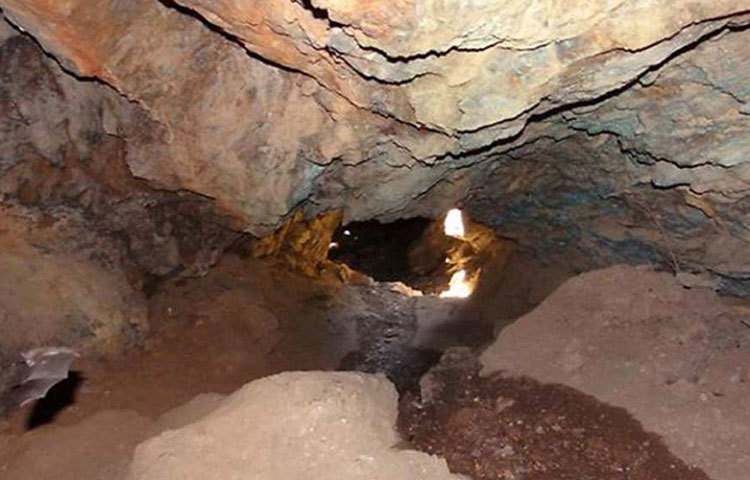 অনুসন্ধানের পরে অভিযাত্রী দম্পতি জানান, তিনটির মধ্যে দু’টি গুহাপথে অতীতে যাতায়াত হলেও হতে পারে। এর মধ্যে প্রথমটির যাত্রাপথ উপরের দিকে উঠে গিয়েছে। দ্বিতীয়টি নীচের দিকে ক্রমশ নেমে গিয়েছিল।