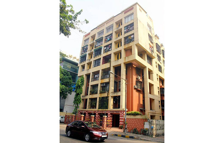 ভারতের মুম্বাইয়ের বান্দ্রা গুলদেব সাগর সোসাইটির একটি ফ্ল্যাটে ক্যাটরিনা কাইফ থাকেন বলে জানা যায়।