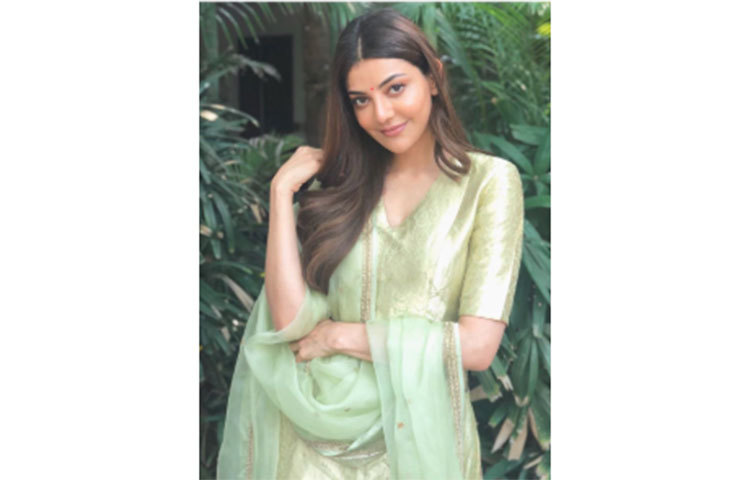 যেন গাঁয়ের মেয়ে কাজল।