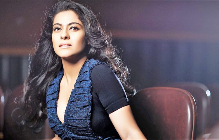 অভিনয় তো বটেই, পঞ্চাশ ছুঁইছুঁই বয়সেও সৌন্দর্যে এখনো অনেক তরুণীকে হার মানিয়ে দিতে পারবেন বলিউড অভিনেত্রী কাজল। ৪৭ বছরে পা দিয়েও কাজল কিন্তু নিজের ত্বকের যতœ নিয়ে উদাসীন নন। ছবি: সংগৃহীত