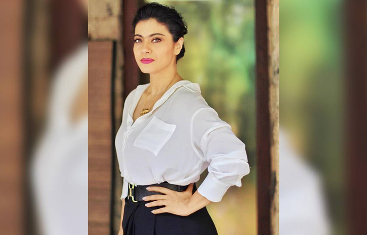 ত্বক ভালো রাখতে ঘুম খুবই জরুরি। তাই কাজল সময় মেনে ঘুমিয়ে পড়েন এবং অন্তত ৮ ঘণ্টা ঘুমোনোর চেষ্টা করেন। ছবি: সংগৃহীত