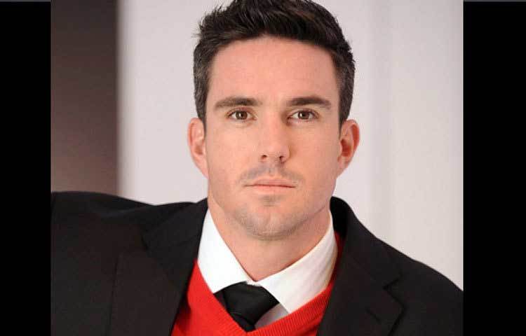 কেভিন পিটারসেন সুন্দর ও আকর্ষণীয় চেহারার কারণে নারী ভক্তদের কাছে তুমুল জনপ্রিয়।