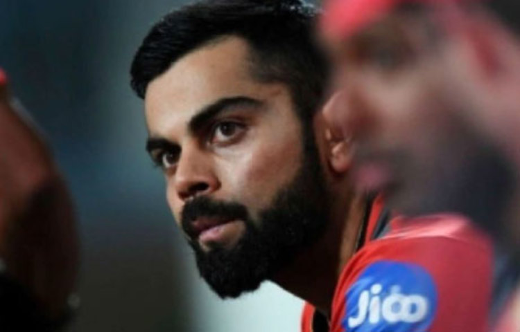 আরসিবির মুথপাত্র জানিয়েছেন, কোহলি মুম্বাই থেকে আর বেঙ্গালুরু আসতে চায়নি। গত প্রায় পাঁচ মাস ধরে বিরাট বাড়িতে রয়েছে। তাই আইপিএল শুরুর আগে আর ঝুঁকি নিতে চায়নি। ব্যক্তিগত উদ্যোগে করোনা টেস্ট করিয়ে মুম্বই থেকেই সোজা আরবে রওনা দিয়েছেন ভারত অধিনায়ক।