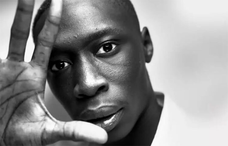 তবুও তিনি ভেঙে পড়েননি। নিয়মিত ভিডিও বানিয়ে গিয়েছেন। ধীরে ধীরে বিপুল পরিমাণ দর্শকদের কাছে পৌঁছলেনও তিনি। এখন তার অনুরাগীরা রয়েছেন বিশ্বজুড়ে। ছবি: সংগৃহীত