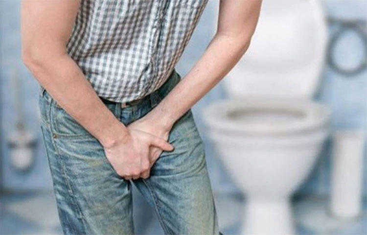 কখনোই প্রস্রাব চেপে রাখবেন না। এতে সংক্রমণের (ইনফেকশন) আশঙ্কা থাকে।