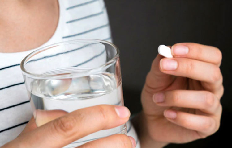 চিকিতৎসকের পরামর্শ ছাড়া কোনো ওষুধ, বিশেষ করে ব্যথানাশক (পেনকিলার) ওষুধ বা কোনো অ্যান্টিবায়োটিক খাবেন না।