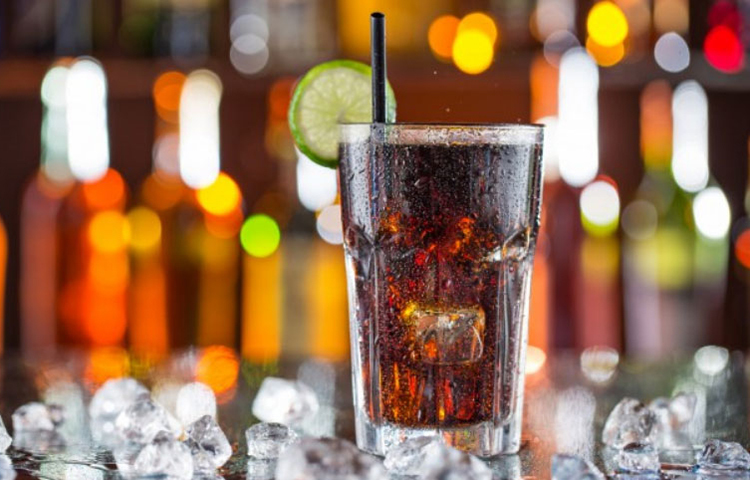 এনার্জি ড্রিঙ্ক, সোডা, সিন্থেটিক জুস অতিরিক্ত পরিমাণে খেলে কিডনির সমস্যা দেখা দিতে পারে।