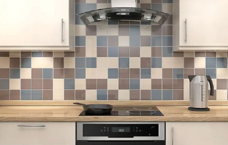 রান্নাঘরে চিটচিটেভাব আসে গ্যাসের কারণে তাই রান্নাঘরে গ্যাসের চারপাশে টাইলস লাগান। দেখবেন চিটচিটেভাব অনেকটা কমে গেছে। আর টাইলস পরিষ্কার করাও অনেকটা সহজ।