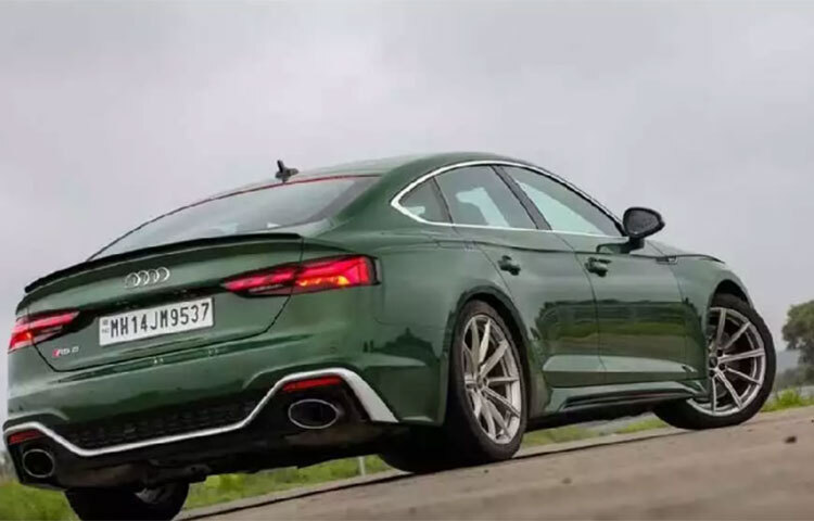 কেকের সংগ্রহে জিপ, মার্সিডিজের মতো গাড়ি থাকলেও, তার সবচেয়ে প্রিয় ছিল অডি আরএস ৫। ছবি: সংগৃহীত