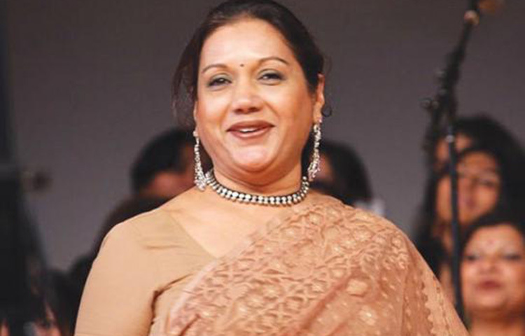 ২০১৭ সালের অমর একুশে গ্রন্থমেলায় প্রকাশিত হয়েছে তার আত্মজীবনীমূলক বই ‘স্মৃতিটুকু থাক’। ব্যক্তিজীবনে কবরী বিয়ে করেন চিত্ত চৌধুরীকে। সে দাম্পত্যজীবন ভেঙ্গে যায়। পরে ১৯৭৮ সালে তিনি বিয়ে করেন সফিউদ্দীন সরোয়ারকে। ২০০৮ সালে তাদেরও বিচ্ছেদ হয়ে যায়। ছবি: সংগৃহীত