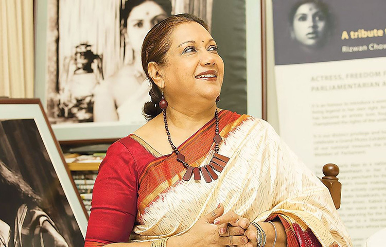 ১৯৫০ সালের ১৯ জুলাই চট্টগ্রামের বাঁশখালীতে জন্মগ্রহণ করেন কবরী। তার আসল নাম ছিল মিনা পাল। বাবা শ্রীকৃষ্ণদাস পাল এবং মা লাবণ্য প্রভা পাল। বেড়ে উঠেছেন সংস্কৃতির চর্চাকে সঙ্গী করে। ছবি: সংগৃহীত