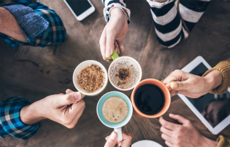 হাতির মল থেকে কীভাবে ব্লাক আইভরি কফি তৈরি হয় তা জানার আগে বেøক ডানকিনের কথা বলতে হয়। তিনিই ব্লাক আইভরি কফি প্রস্তুতকারী সংস্থার মালিক। ছবি: সংগৃহীত