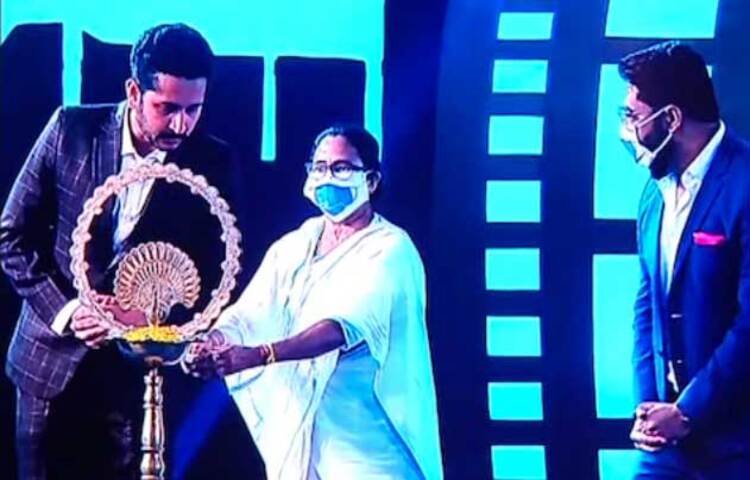 ২৬তম কলকাতা আন্তর্জাতিক চলচ্চিত্র উৎসবের উদ্বোধন করেন মুখ্যমন্ত্রী মমতা ব্যানার্জি। ছবি: সংগৃহীত