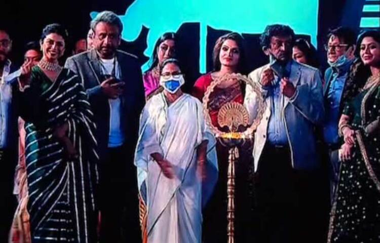 সৌমিত্র চট্টোপাধ্যায়সহ একাধিক ব্যক্তিত্বকে বিশেষ শ্রদ্ধার্ঘ্য জানানো হবে এবারের চলচ্চিত্র উৎসবে। ছবি: সংগৃহীত