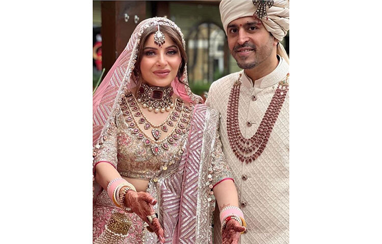 শুক্রবার লন্ডনে বিয়ে করলেন বলিউডের জনপ্রিয় গায়িকা কণিকা কাপুর। ছবি: সংগৃহীত