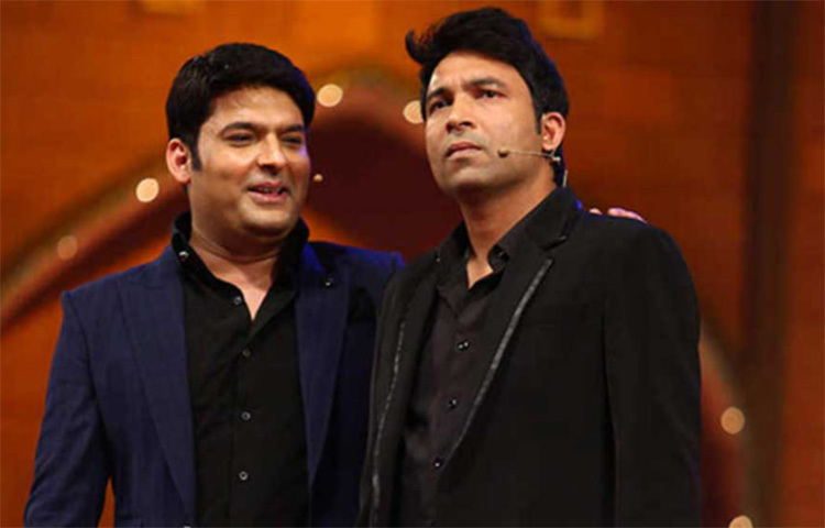 কপিলের শোয়ের প্রথম মৌসুমে বেশ জাঁকিয়ে বসেছিলেন নবজোত সিংহ সিধু। ক্রিকেট মাঠকে বিদায় দিয়ে রাজনীতিরে আঙিনায় পা রাখলেও তার রসিকতার মজা লুঠতে অনেকেই এ শো দেখতেন। তবে তার পরের দুই সিজনে শোয়ে পাকাপাকিভাবে অতিথি হন অর্চনা পূরণ সিংহ। ছবি: সংগৃহীত