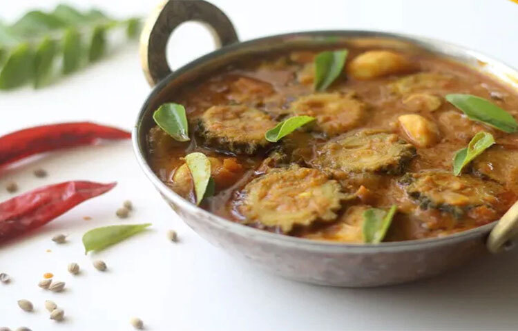 হজমে সাহায্য করে: করলাতে আছে ভরপুর ফাইবার যা খাবার হজম করার পাশাপাশি পেটকেও ভালো রাখে। নিয়মিত করলা খেলে দূর হয়ে যেতে পারে অ্যাসিডিটির সমস্যাও। ছবি: সংগৃহীত